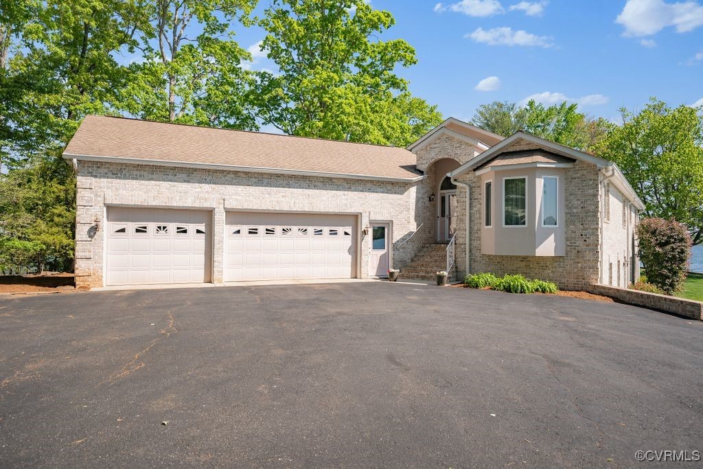 629 Cornwallis Ave