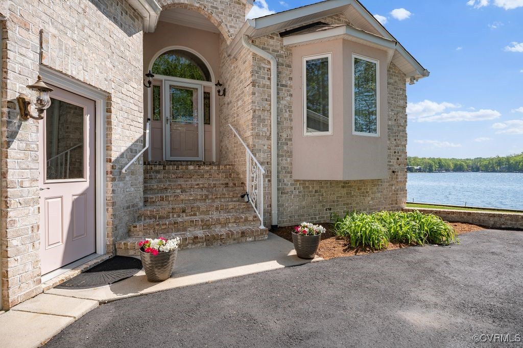 629 Cornwallis Ave