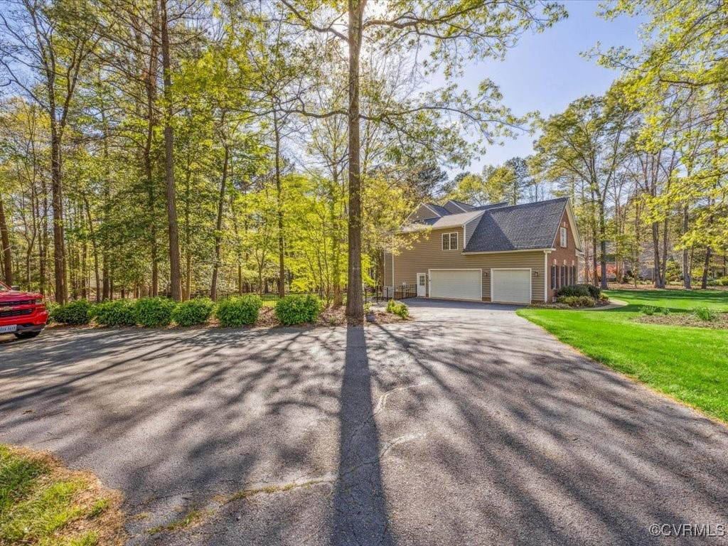 10607 Macandrew Ln