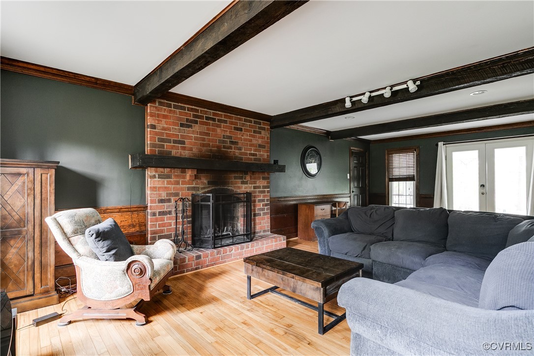 327 Huddersfield Dr