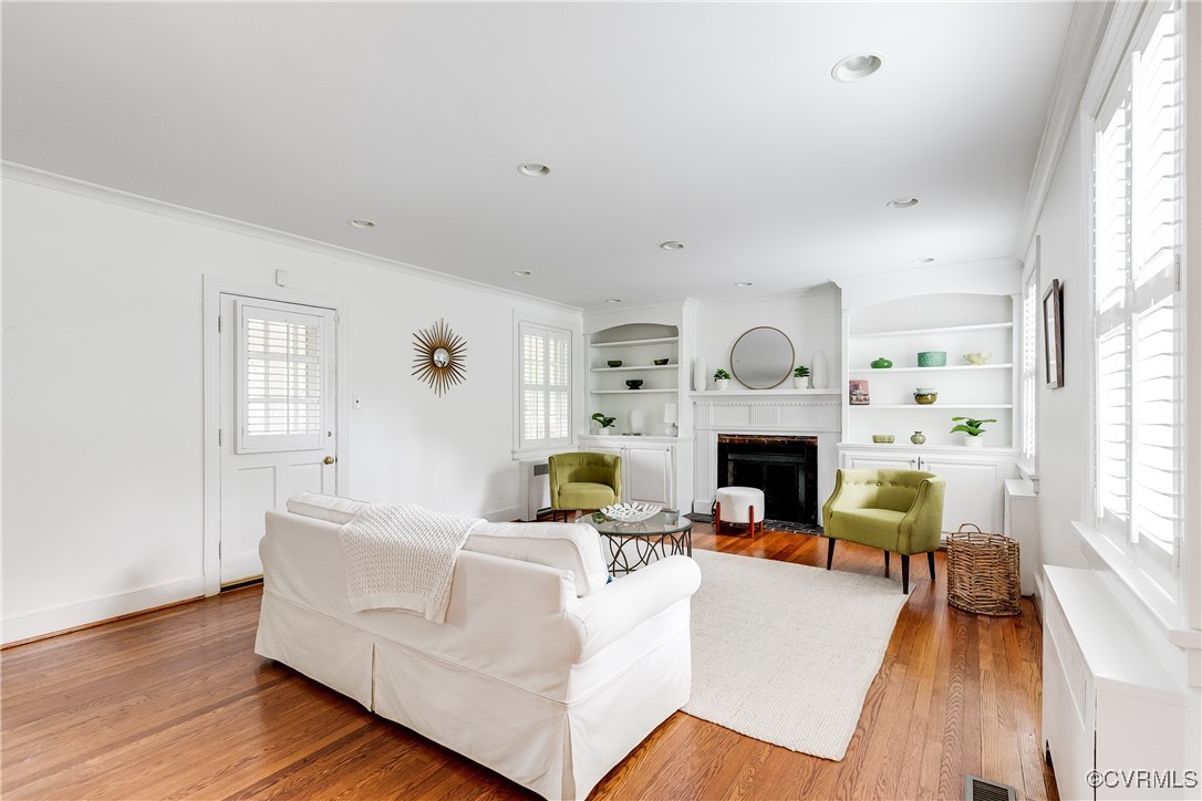 3401 Noble Ave