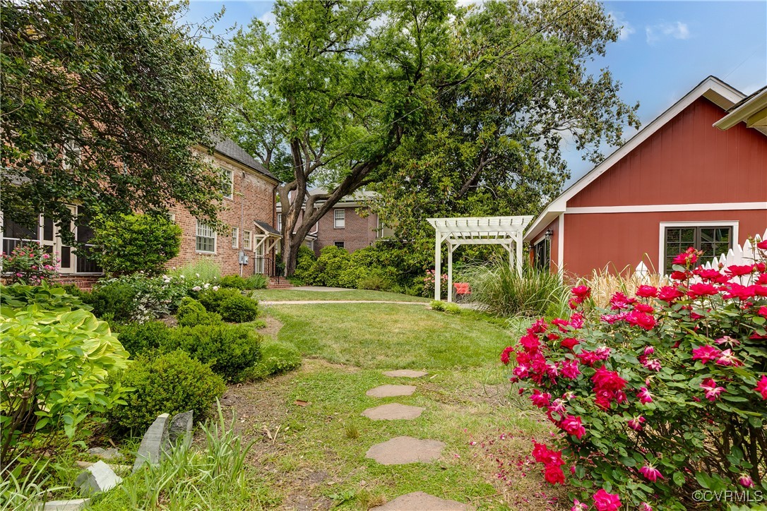 3401 Noble Ave