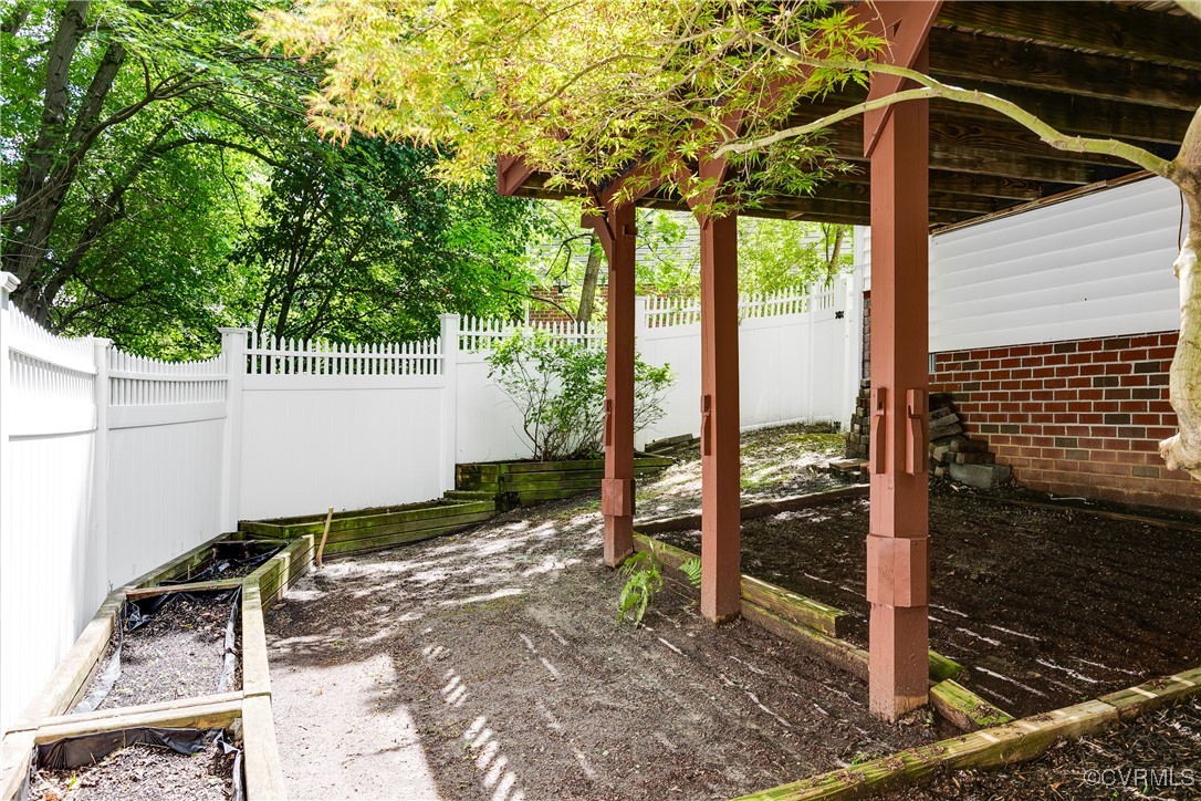 8134 Falling Leaf Ct