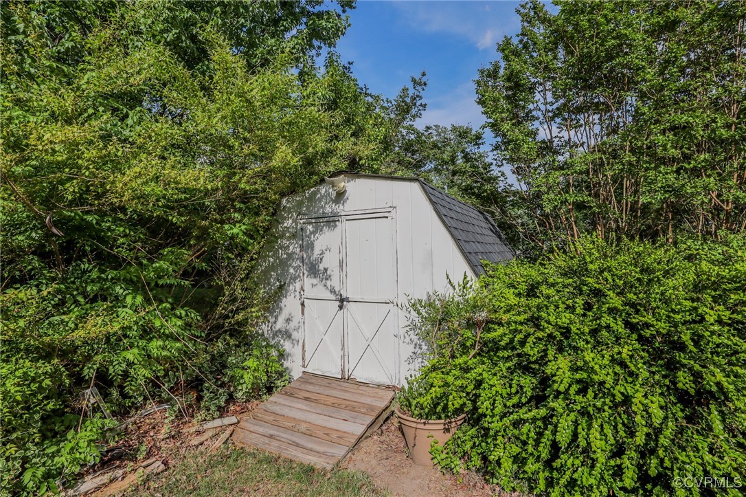 1109 Dinwiddie Ave