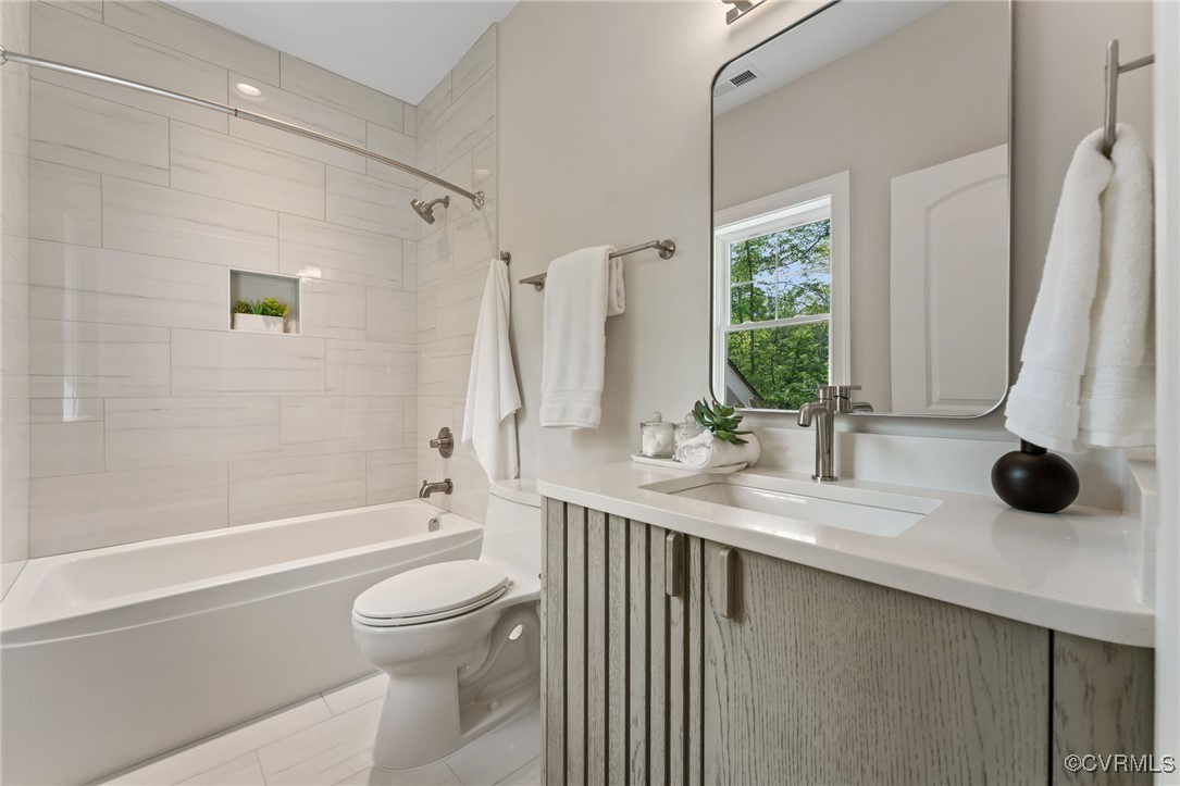445 River Notch Dr