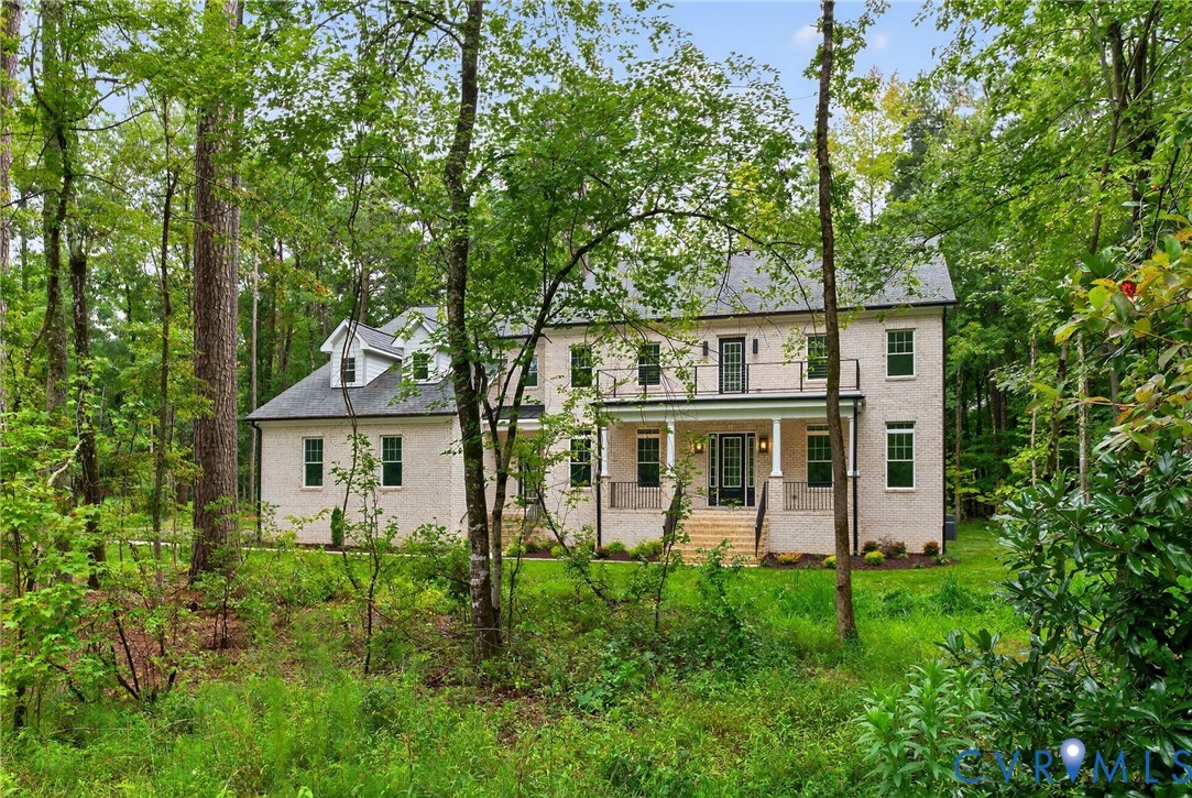 445 River Notch Dr