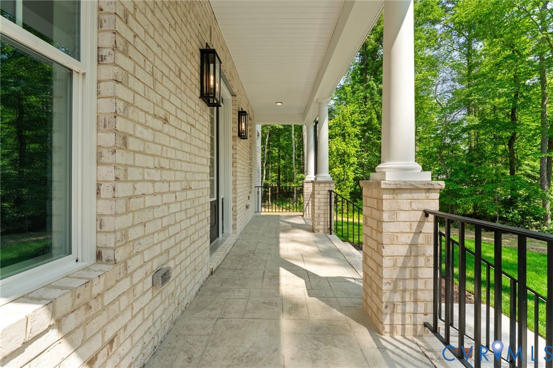 445 River Notch Dr