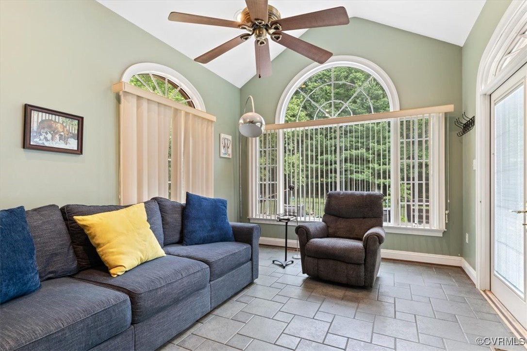 11216 Woodstock Heights Dr