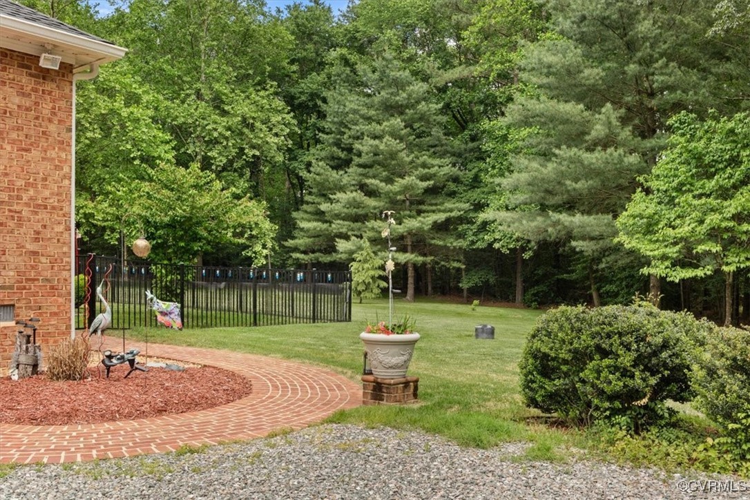 11216 Woodstock Heights Dr