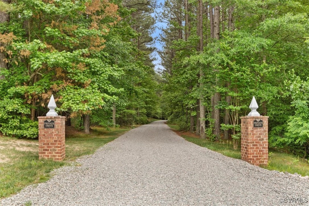 11216 Woodstock Heights Dr