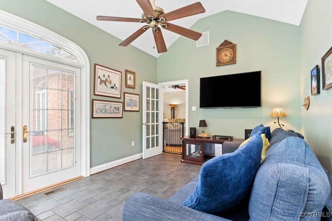 11216 Woodstock Heights Dr