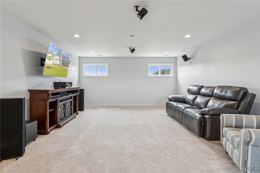 3381 Holywell Cir