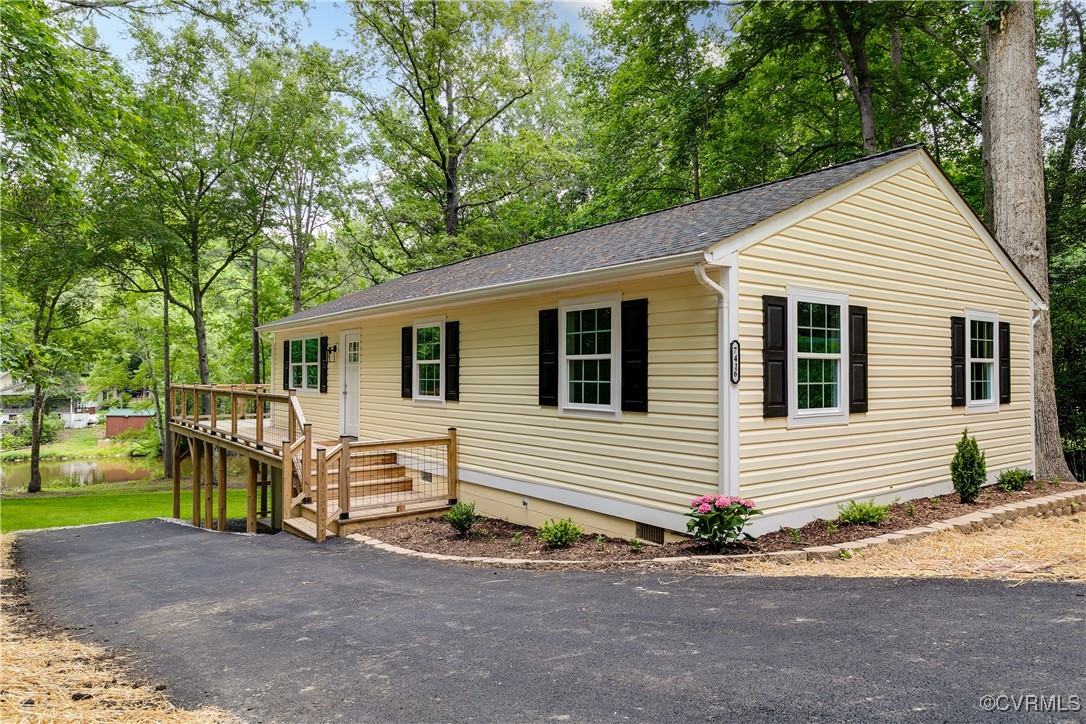 7416 Lakeshore Dr