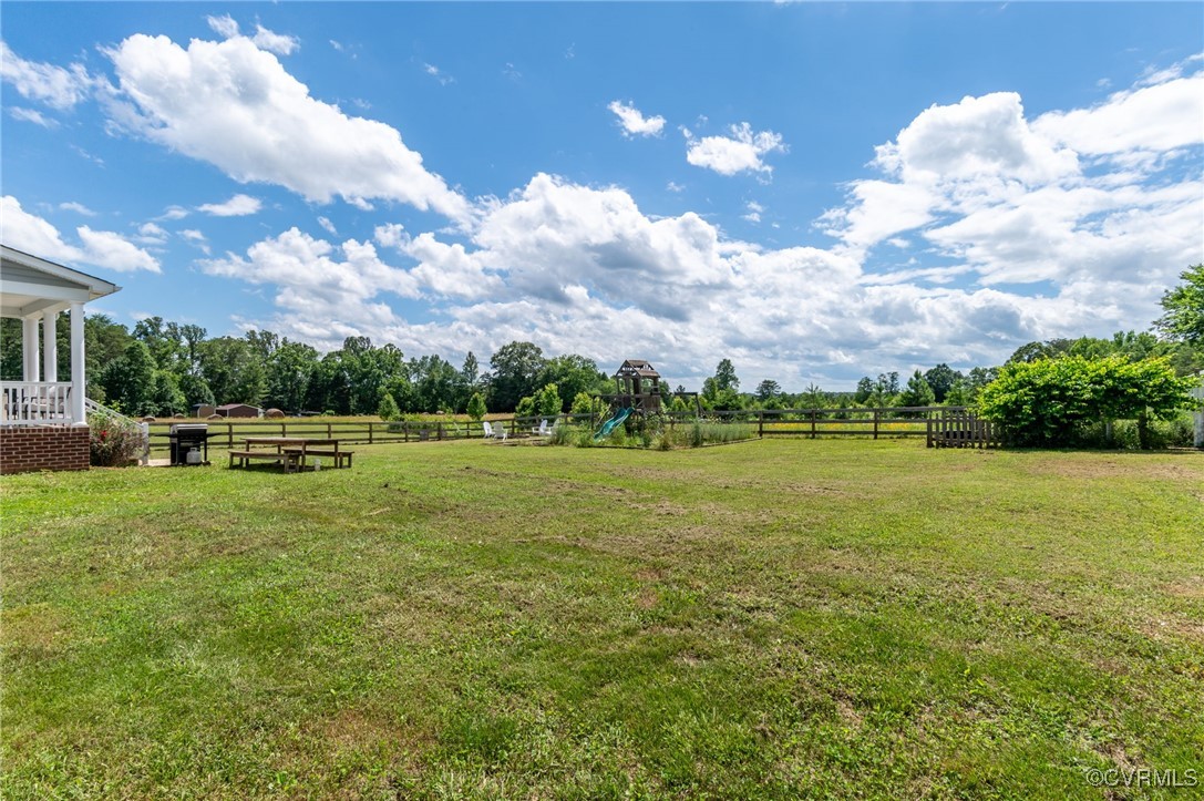 330 Noel Rd