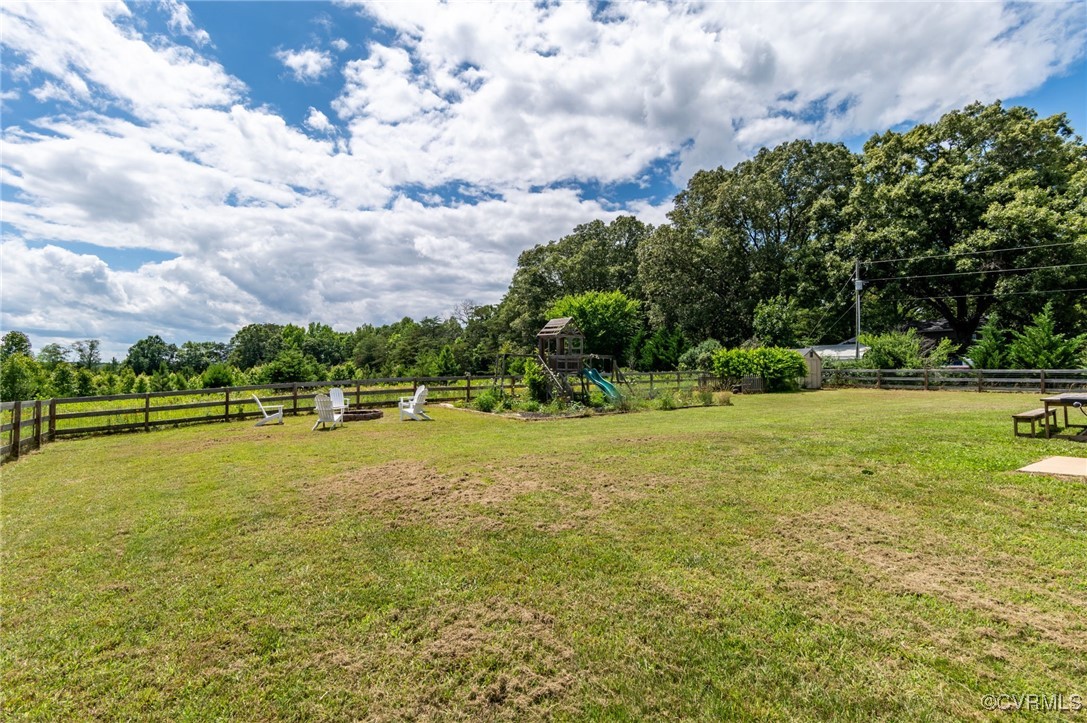 330 Noel Rd