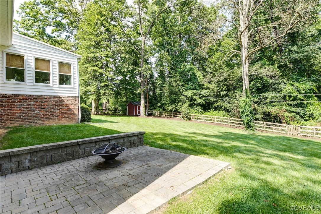 2831 E Weyburn Rd