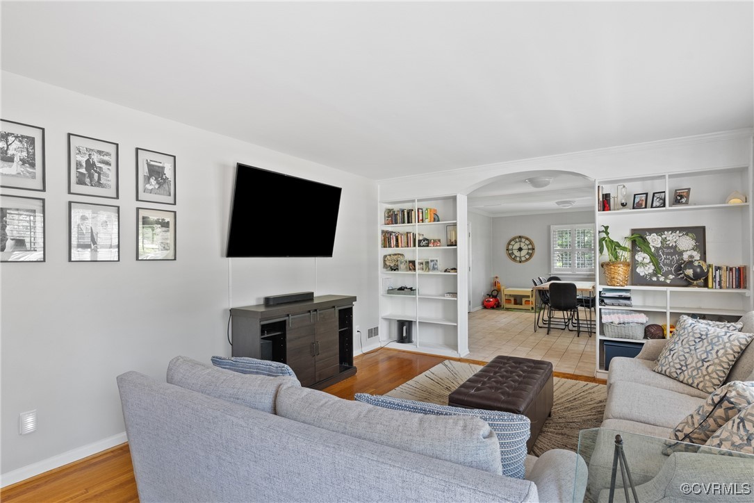9307 Huron Ave