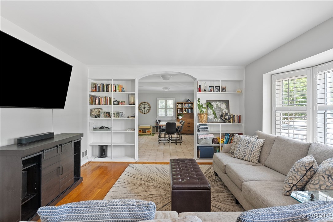9307 Huron Ave