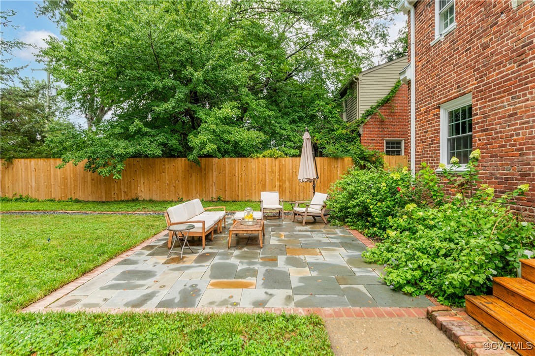 5008 W Seminary Ave