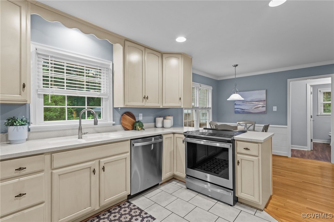 9632 Woodstream Dr