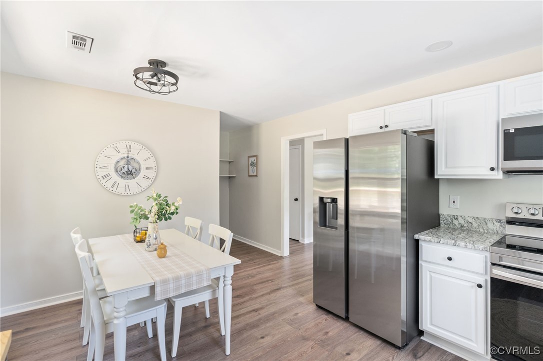 15517 Silvertree Ln