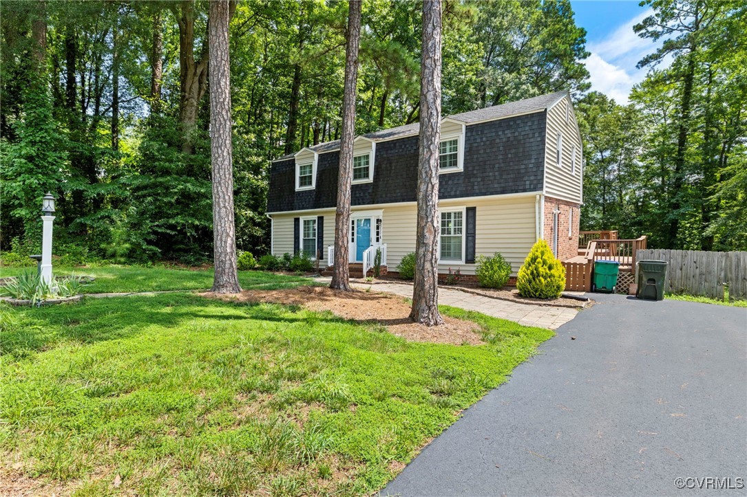 2301 Stratford Ct