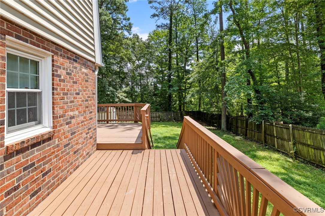 2301 Stratford Ct