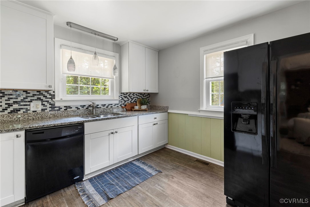 2301 Stratford Ct