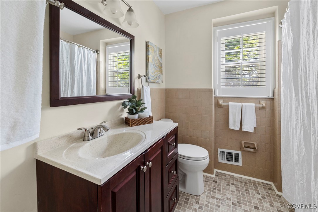 2301 Stratford Ct
