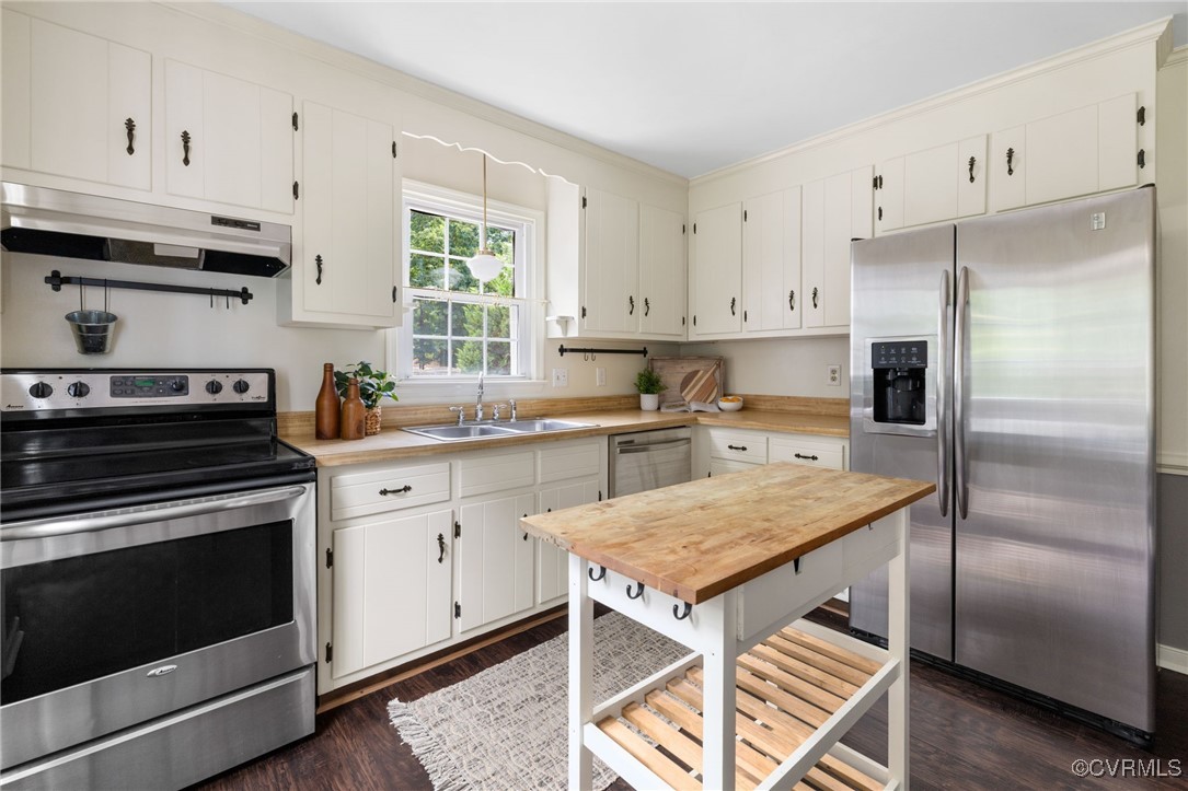 3453 Castlebury Dr