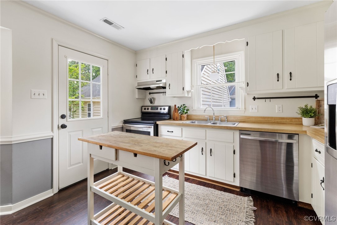 3453 Castlebury Dr