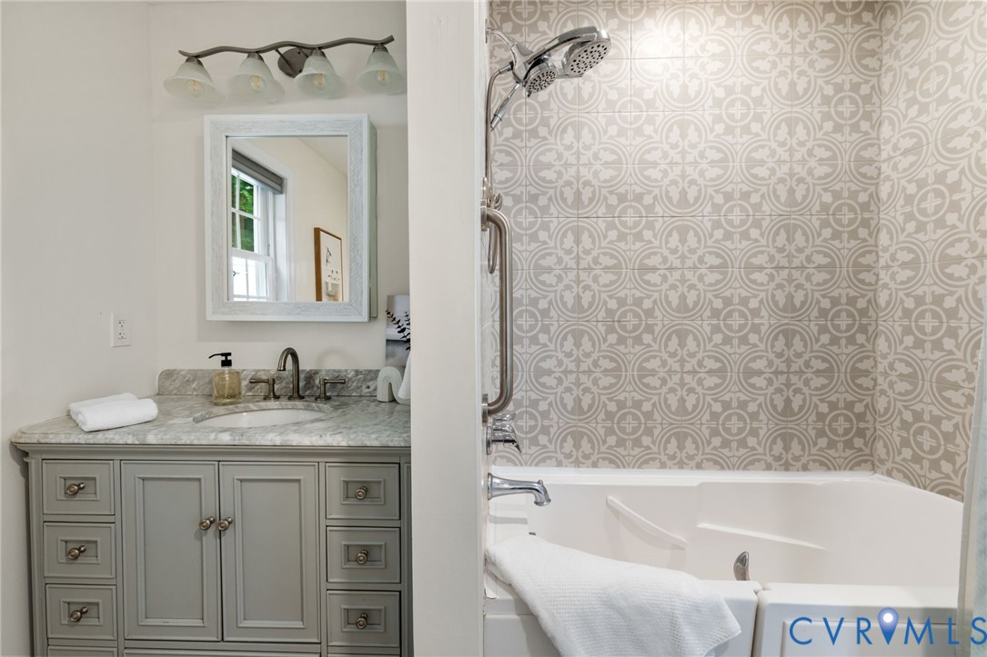 11400 N Wedgemont Dr