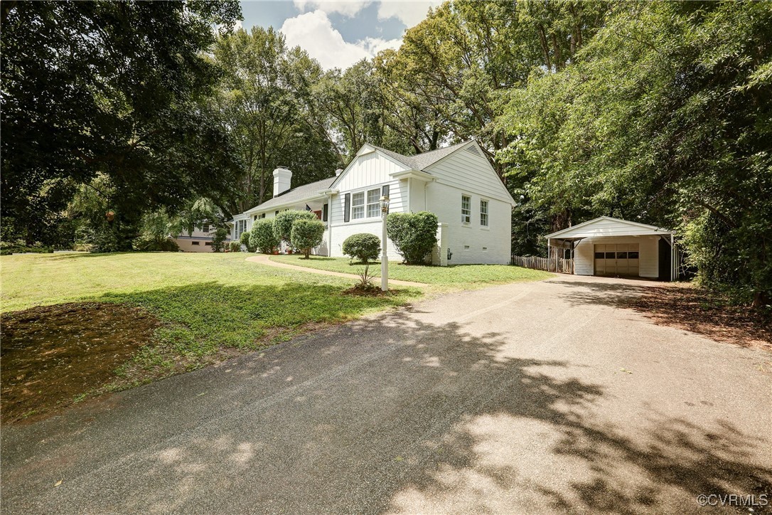 8702 Standish Ln