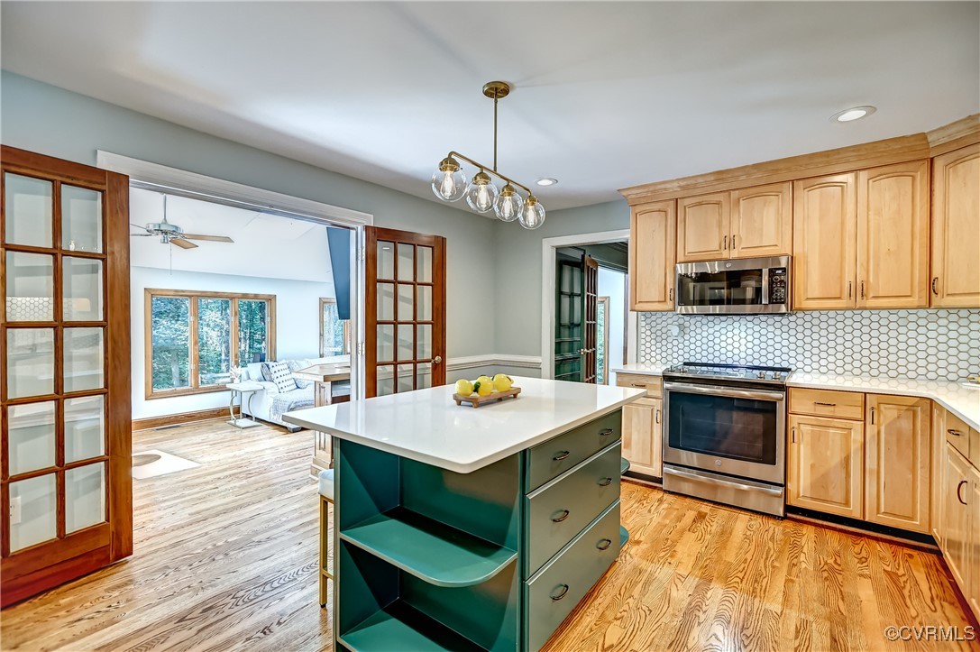 10306 Windbluff Dr