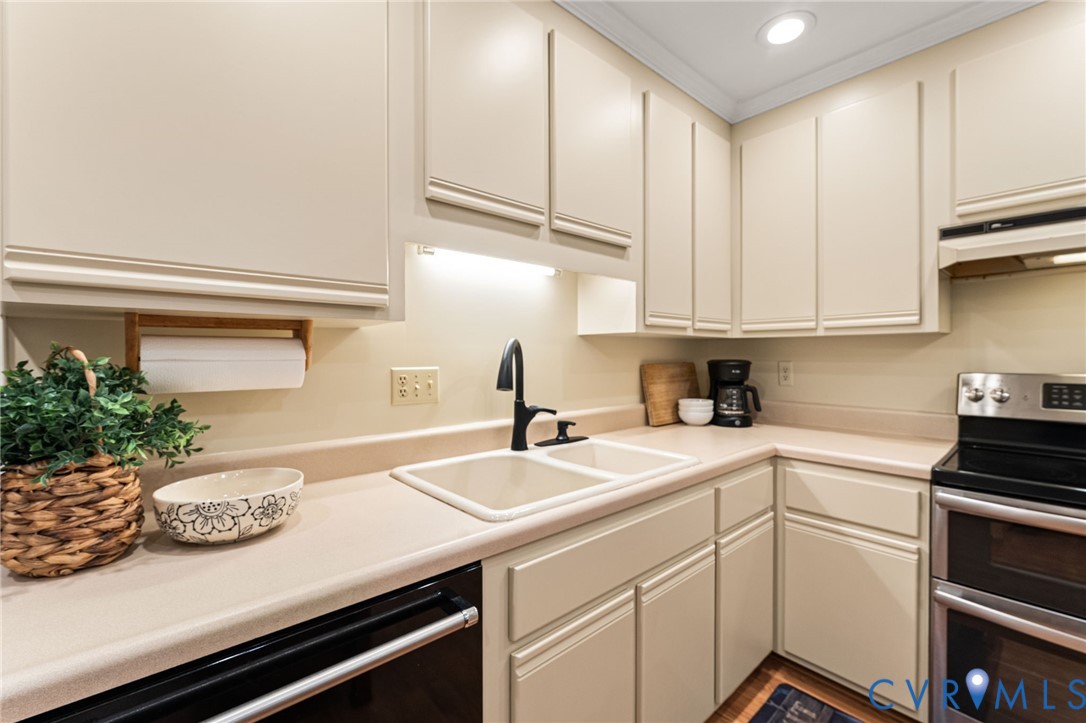 8100 Elmart Ct