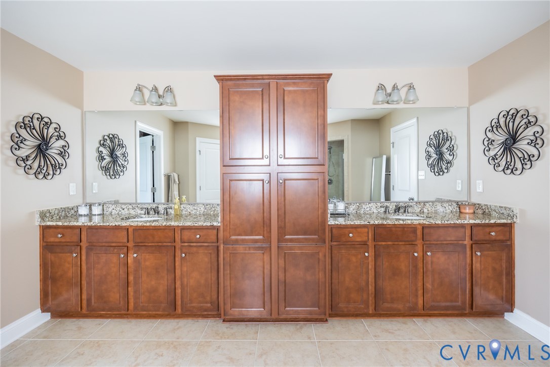 8213 Longlands Ct