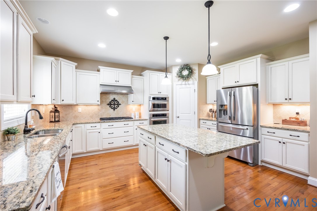 8213 Longlands Ct