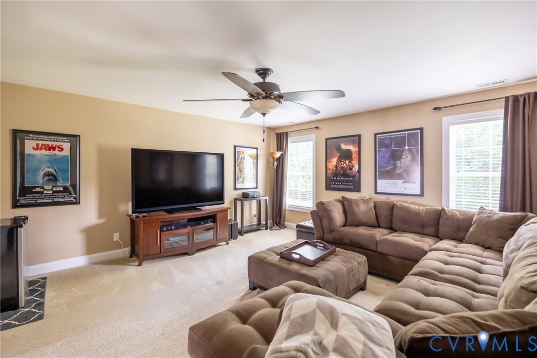 8213 Longlands Ct