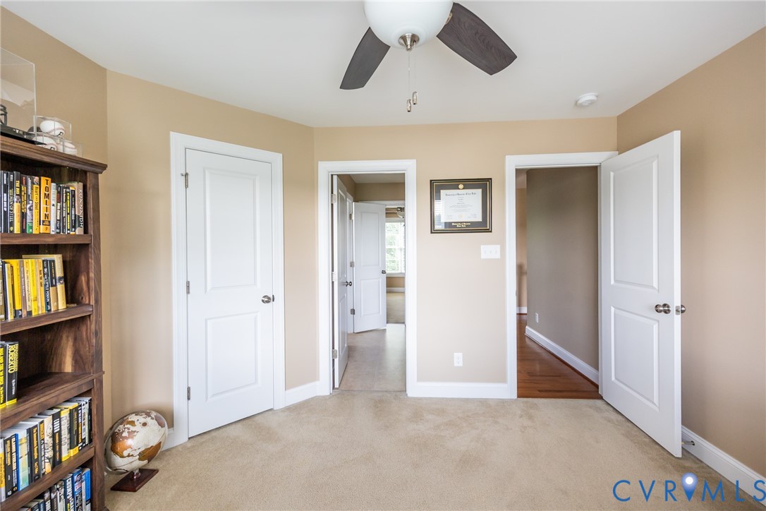 8213 Longlands Ct