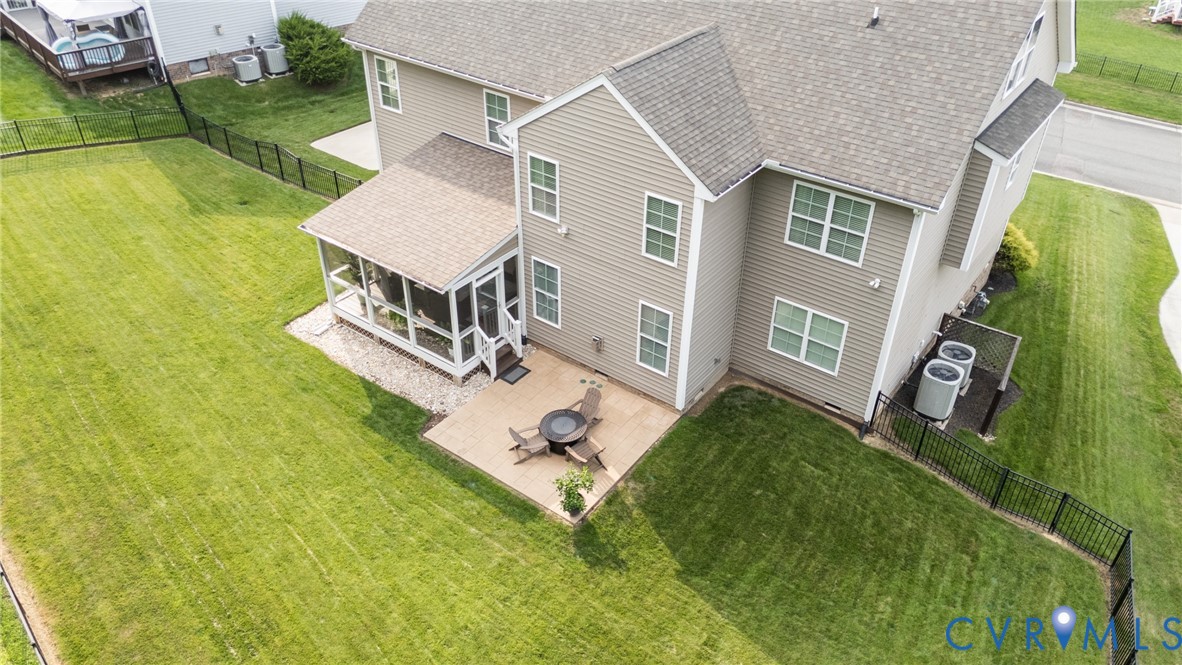 8213 Longlands Ct