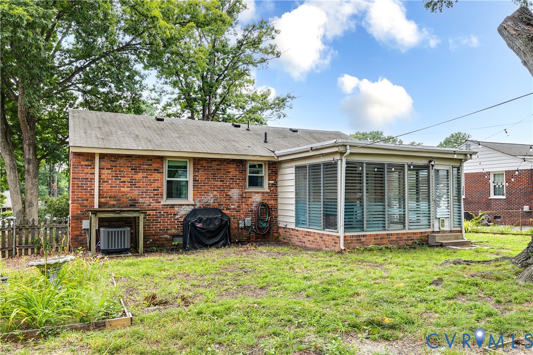 2302 Leah Rd