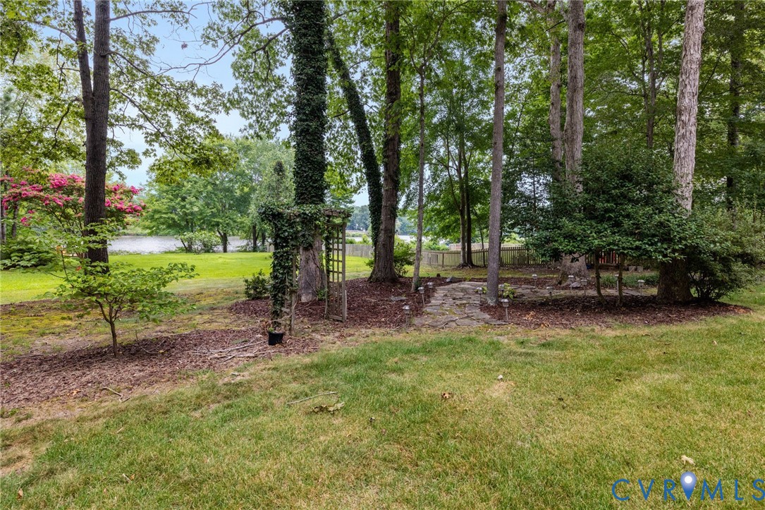 12700 Lakestone Dr