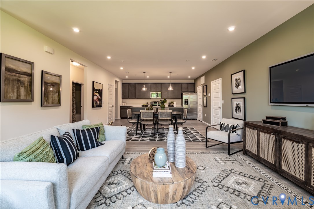 5309 Twisting Vine Ln Unit#101