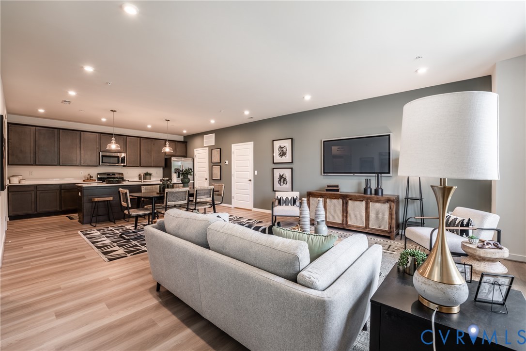 5309 Twisting Vine Ln Unit#101