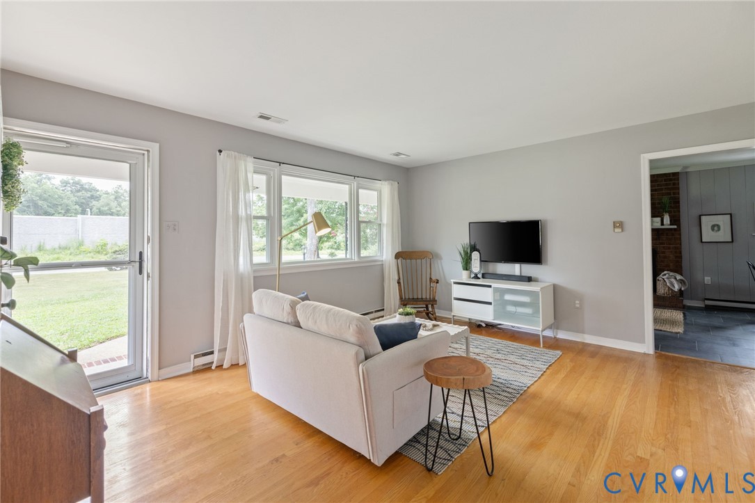 308 Woodview Dr