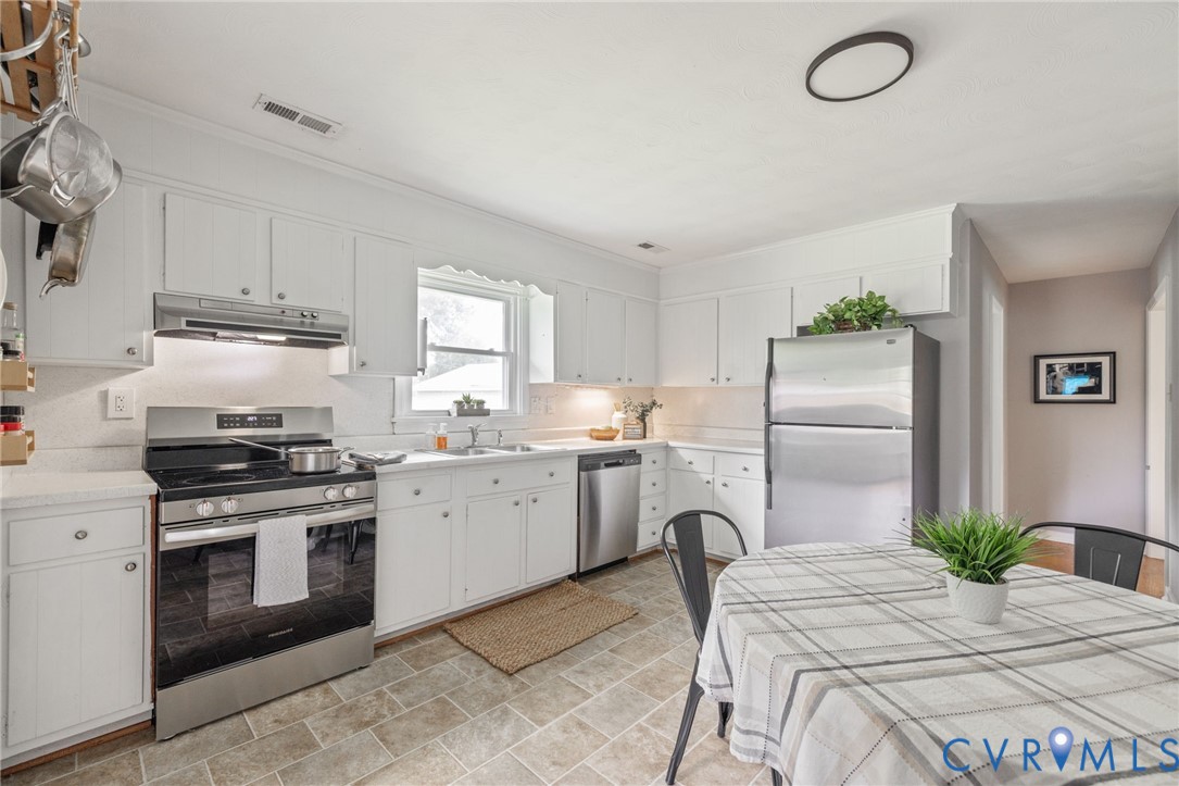 308 Woodview Dr