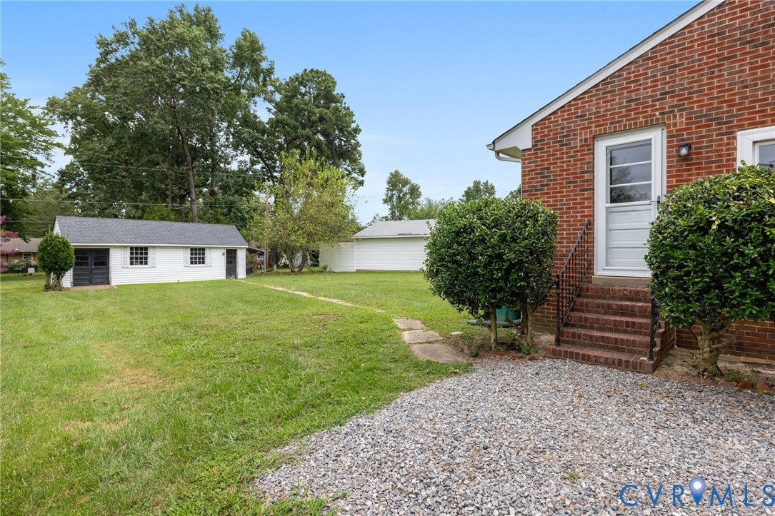 308 Woodview Dr