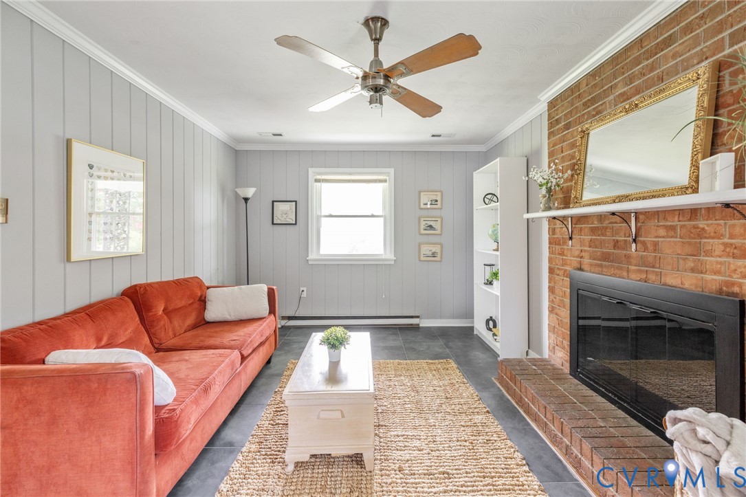 308 Woodview Dr