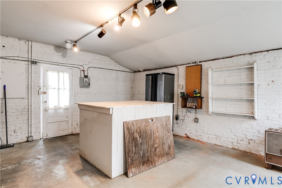 1231 Windsor Ave