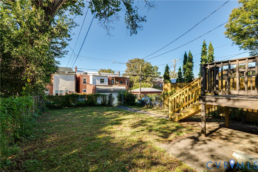 2323 Rosewood Ave